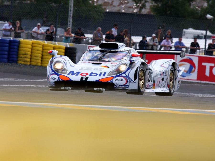  Porsche 911 GT1 1998 года  (фото 14 из 19)